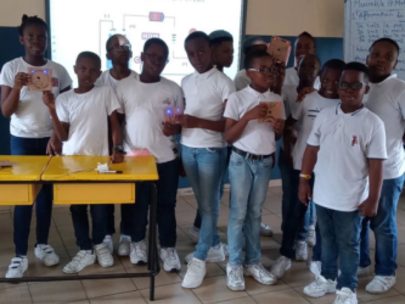 A group of primary school students together in their classroom after a Nibi's Tech session